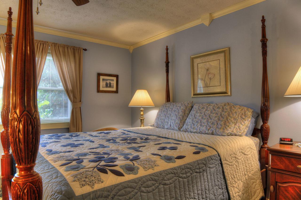 Los Gatos Bed & Breakfast Penn Yan Exterior photo